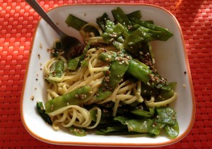 Read more about the article Snap peas and sesame seeds pasta bowl