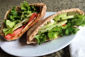 Read more about the article Healthy Summer Pita Sandwiches