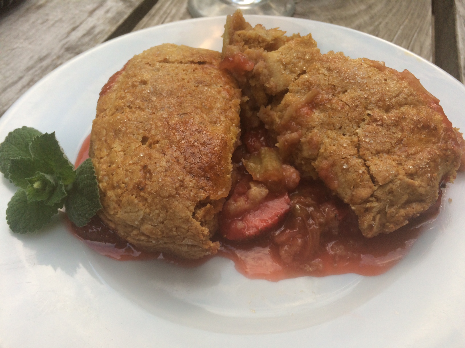 Read more about the article Strawberry Rhubarb Cornbread Cobbler