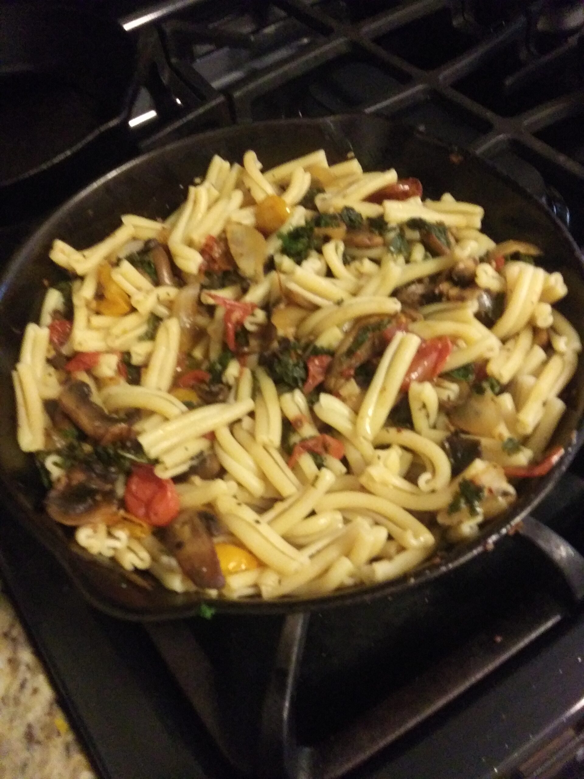 You are currently viewing Kale and Cherry Tomato Pasta Salad