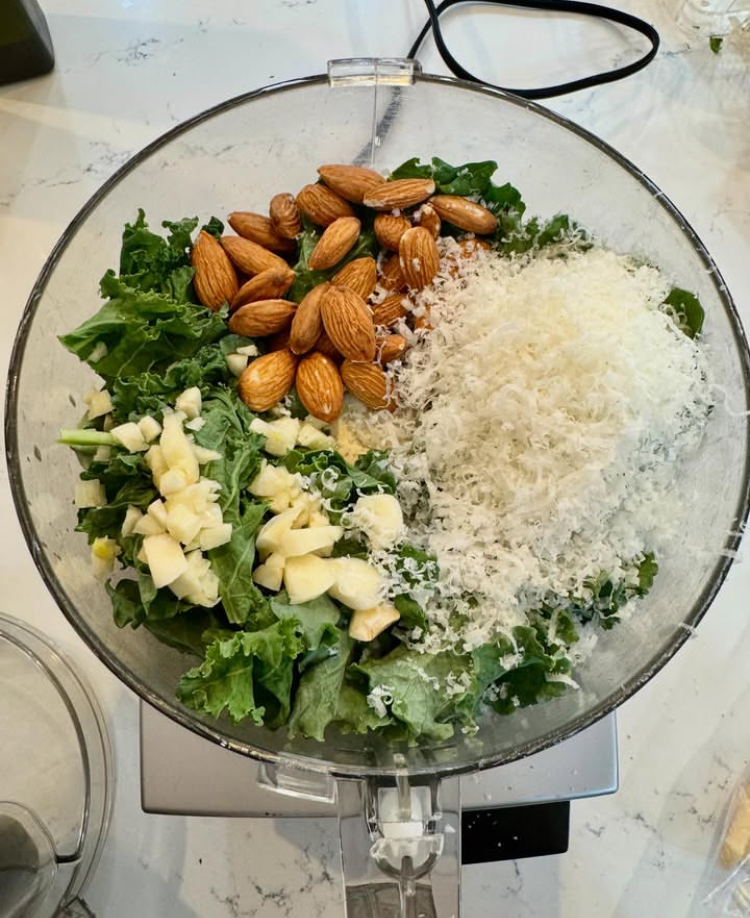 You are currently viewing Kale Pesto Pasta with Crispy White Beans